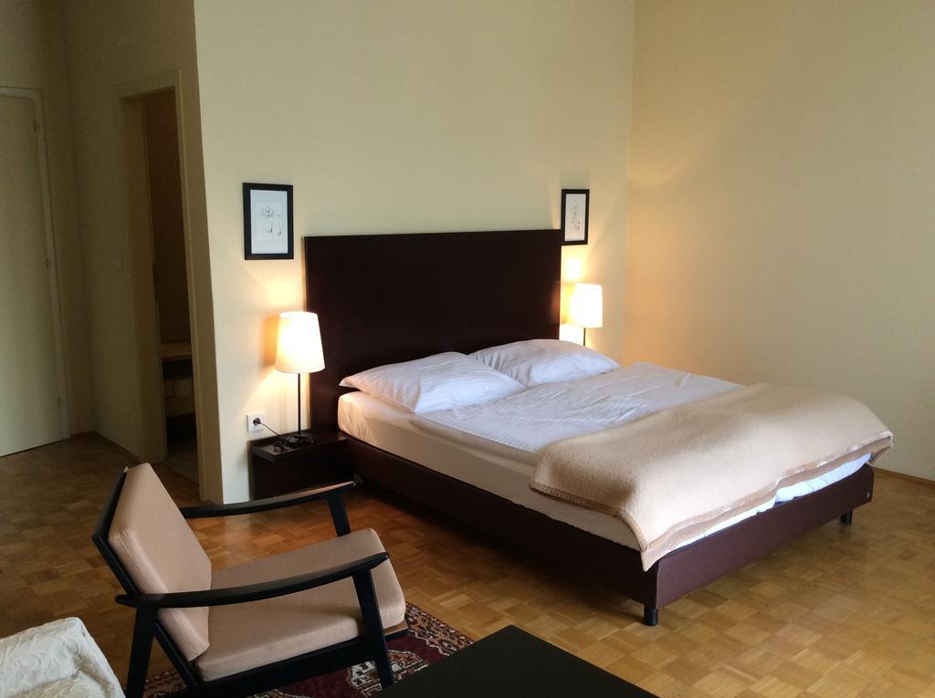 Hotel Garni - Appartements Fuksas Бад Глайхенберг Екстериор снимка